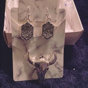 Earring and necklace set